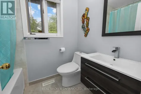 7039 Quinnfield Way Ottawa ON K4P 1B7