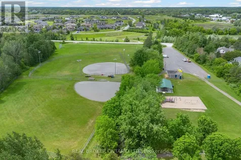 7039 Quinnfield Way Ottawa ON K4P 1B7