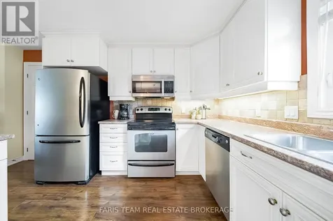 1 Bay Moorings Boulevard Penetanguishene ON L9M 1E7
