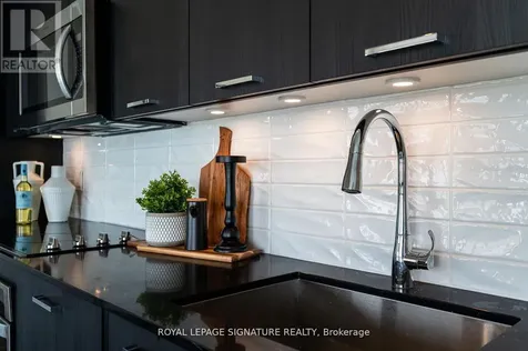 120 Eagle Rock Way Vaughan ON L6A 5C2