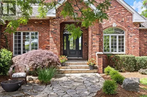 261 Ruggaber Drive Lakeshore ON N8N 4N8