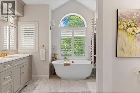 261 Ruggaber Drive Lakeshore ON N8N 4N8