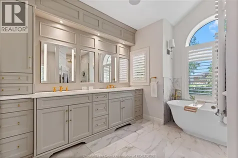 261 Ruggaber Drive Lakeshore ON N8N 4N8