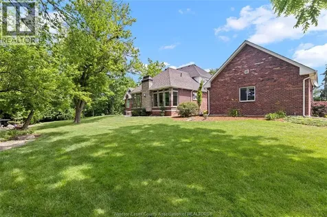 261 Ruggaber Drive Lakeshore ON N8N 4N8