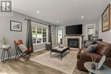 4254 Forest Wood Drive Severn ON L3V 6H3