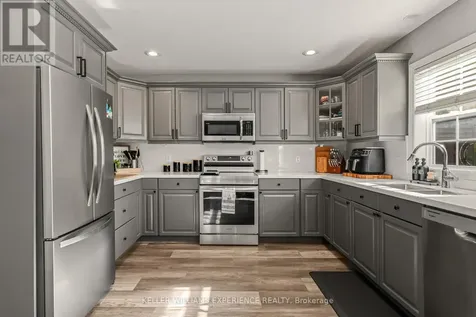4254 Forest Wood Drive Severn ON L3V 6H3