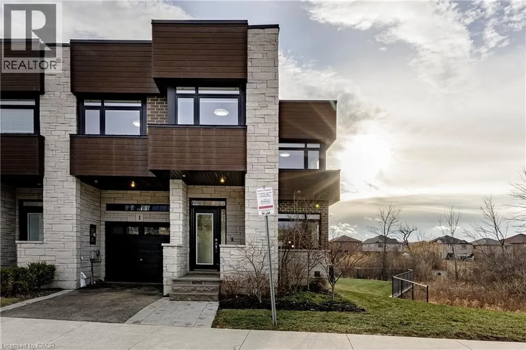 35 Midhurst Heights Hamilton ON L8J 0K9