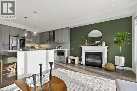 35 Midhurst Heights Hamilton ON L8J 0K9