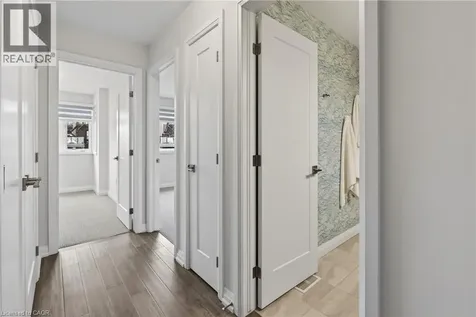 35 Midhurst Heights Hamilton ON L8J 0K9