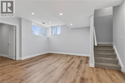 35 Midhurst Heights Hamilton ON L8J 0K9
