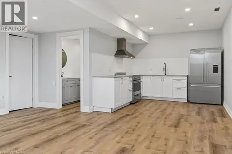 35 Midhurst Heights Hamilton ON L8J 0K9