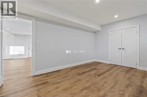 35 Midhurst Heights Hamilton ON L8J 0K9