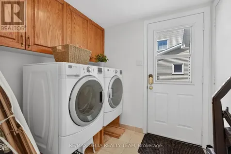 664 Thicket Way Ottawa ON K4A 3B1