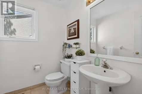664 Thicket Way Ottawa ON K4A 3B1