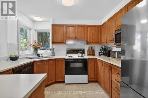 664 Thicket Way Ottawa ON K4A 3B1