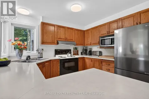 664 Thicket Way Ottawa ON K4A 3B1