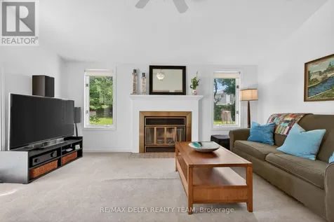 664 Thicket Way Ottawa ON K4A 3B1