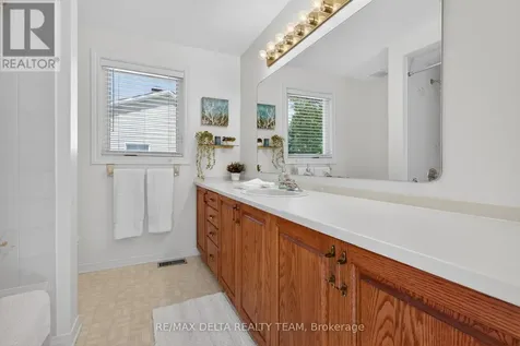 664 Thicket Way Ottawa ON K4A 3B1