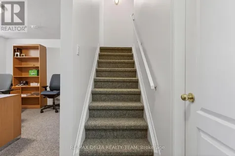 664 Thicket Way Ottawa ON K4A 3B1