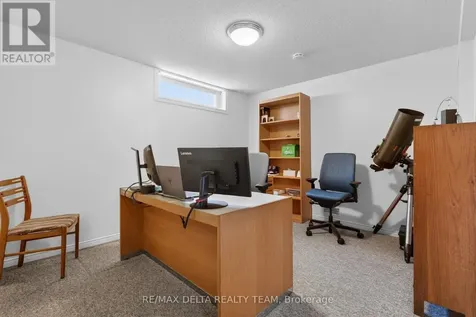 664 Thicket Way Ottawa ON K4A 3B1