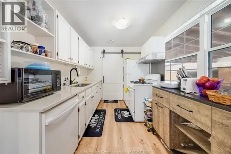 3567 King Street Windsor ON N9C 1P4