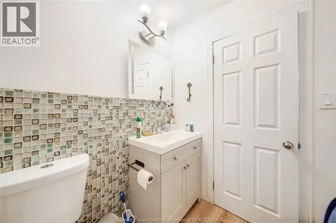 3567 King Street Windsor ON N9C 1P4
