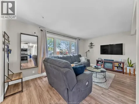 372 Carling Crescent Windsor ON N8S 3X8