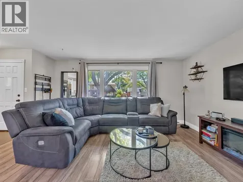 372 Carling Crescent Windsor ON N8S 3X8