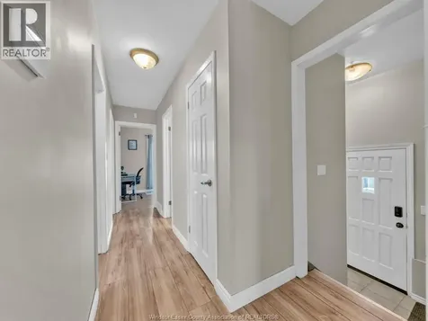 372 Carling Crescent Windsor ON N8S 3X8