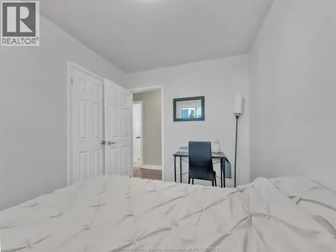 372 Carling Crescent Windsor ON N8S 3X8