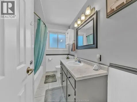 372 Carling Crescent Windsor ON N8S 3X8