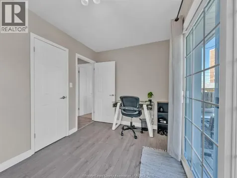 372 Carling Crescent Windsor ON N8S 3X8