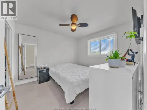 372 Carling Crescent Windsor ON N8S 3X8