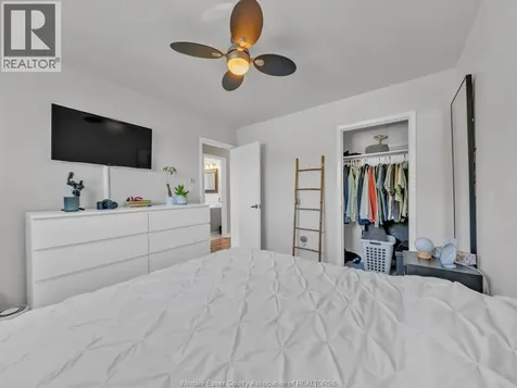 372 Carling Crescent Windsor ON N8S 3X8