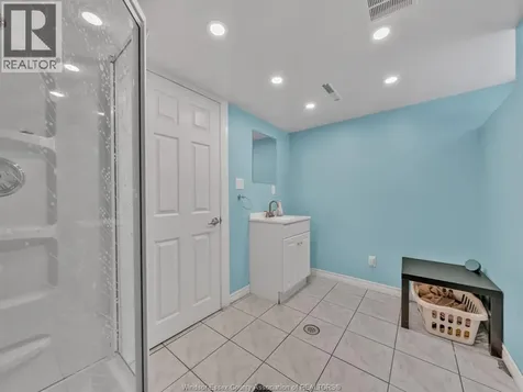 372 Carling Crescent Windsor ON N8S 3X8