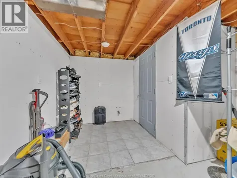 372 Carling Crescent Windsor ON N8S 3X8