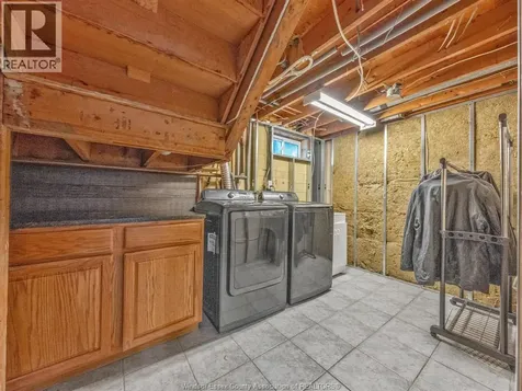 372 Carling Crescent Windsor ON N8S 3X8