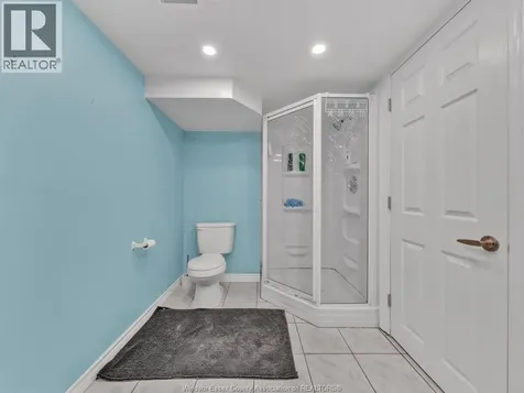 372 Carling Crescent Windsor ON N8S 3X8