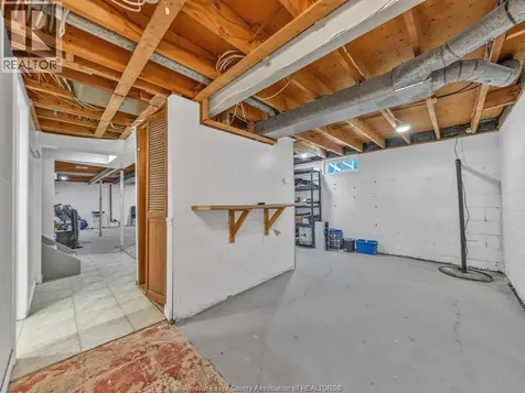 372 Carling Crescent Windsor ON N8S 3X8