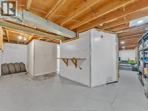 372 Carling Crescent Windsor ON N8S 3X8