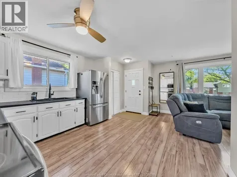 372 Carling Crescent Windsor ON N8S 3X8