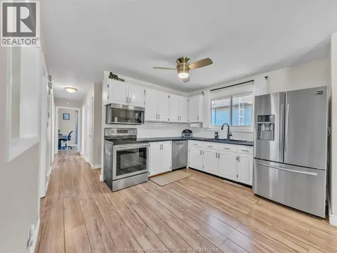 372 Carling Crescent Windsor ON N8S 3X8