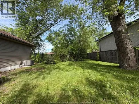307 Sacred Heart Drive Lasalle ON N9J 1T1