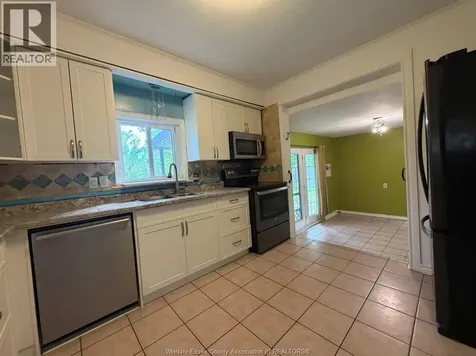 307 Sacred Heart Drive Lasalle ON N9J 1T1