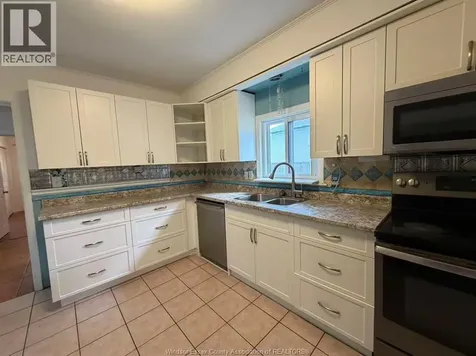 307 Sacred Heart Drive Lasalle ON N9J 1T1