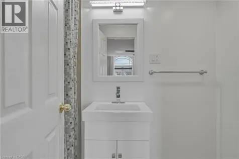 144 Benziger Lane Stoney Creek ON L8E 6G6