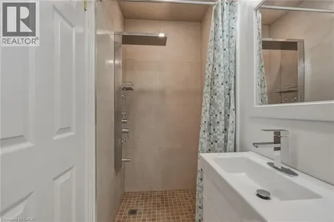 144 Benziger Lane Stoney Creek ON L8E 6G6