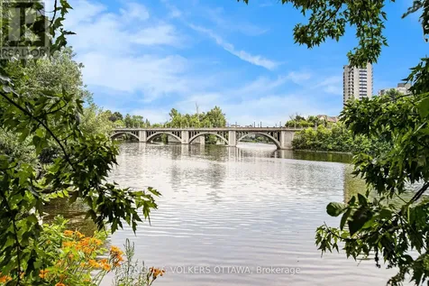 418 Meilleur Private Ottawa ON K1L 0A3