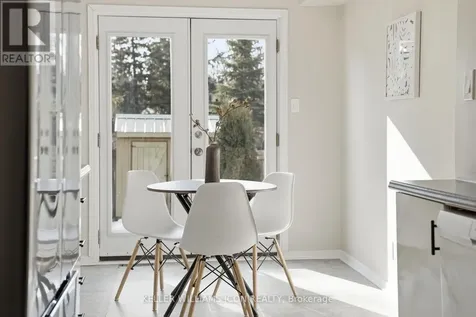 25 Robarts Crescent Ottawa ON K2L 3Z4