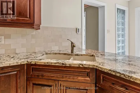 6 Fessenden Way Ottawa ON K2L 3L1